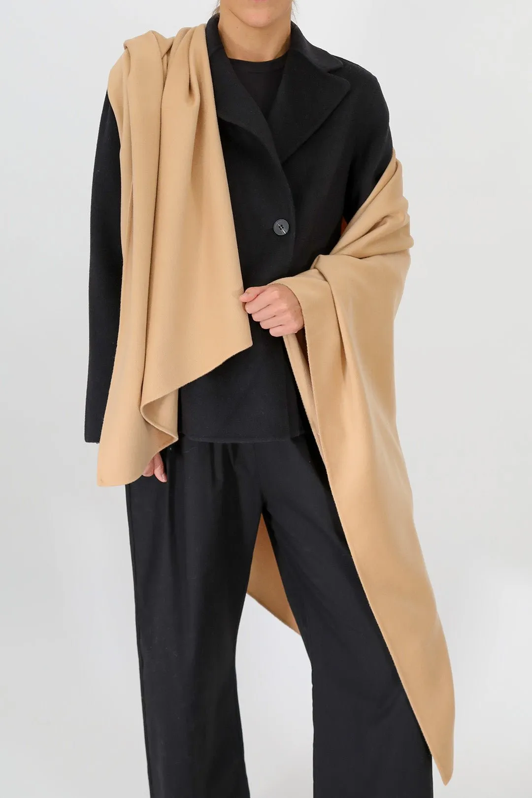 ALPINE CAPE IN PURE CASHMERE