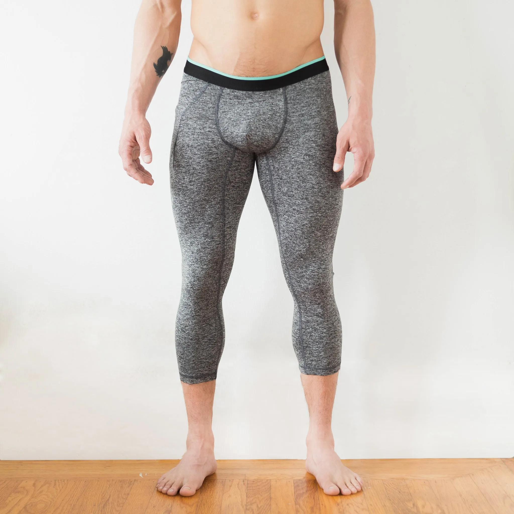 Momentum Compression 3/4 Pant in Granite